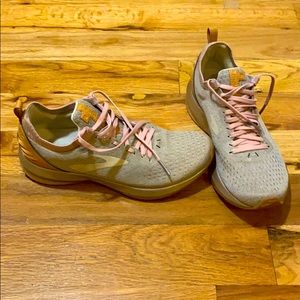 Brooks levitate running shoes - special edition